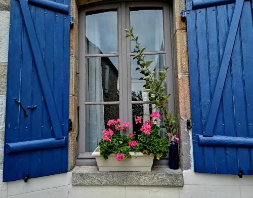 La Petite Maison des Artiste Saint-Sulpice-les-Feuilles france