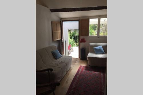 La petite maison médiévale de Melanie Flavigny-sur-Ozerain france