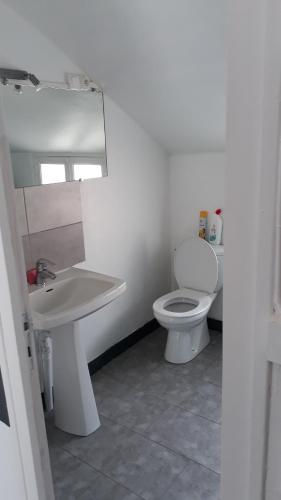 Appartement LA PIVOINE, un logement 2 pieces en centre bourg 23 Rue Jules Ferry Éguzon-Chantôme