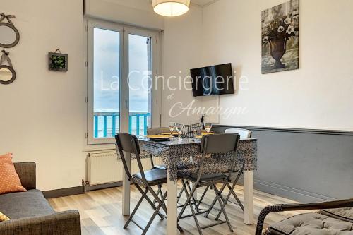 Appartement La plage à pied 20 RUE DE ST VALERY Appartement 1er étage Woignarue