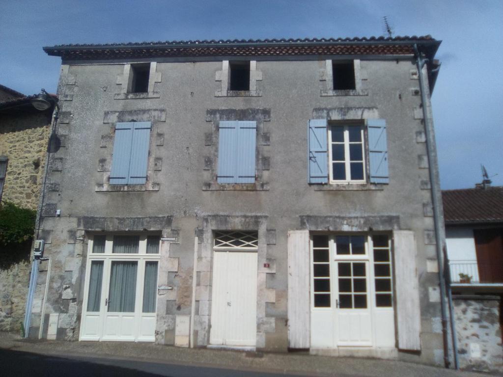 Maison de vacances La Poste Saulgond Le Bourg 3 Rue des Ecoles, 16420 Saulgond