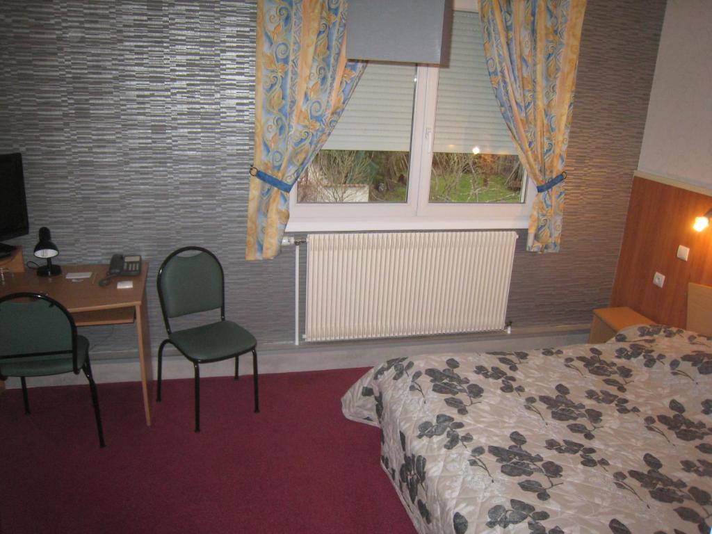 Hôtel La Renaissance 64 Route Nationale, 63220 Arlanc