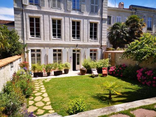 B&B / Chambre d'hôtes La Résidence des Indes 4 Rue Réaumur La Rochelle