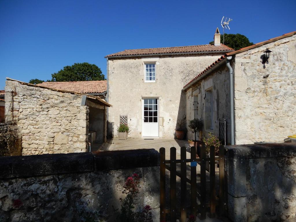 Maison de vacances La Roche des Bois, maison classée *** (8 pers) Route des Deux Roches, 17450 Saint-Laurent-de-la-Prée