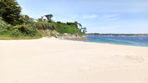 La Rose Des Vents, plage à 200 mètres. Plougonvelin france