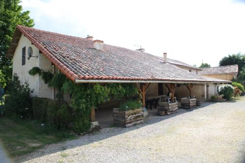 B&B / Chambre d'hôtes La Roseraie La Roseraie, Chez Sicault Romagne