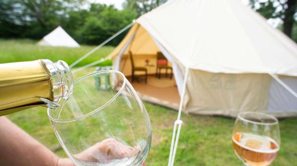 Tente de luxe La Roseraie Glamping les bords 2 Route du chateau d'eau, 36230 Fougerolles