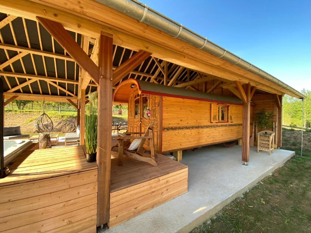 Camping La Roulotte \ 9 Les Chaignonnières, 50370 Braffais