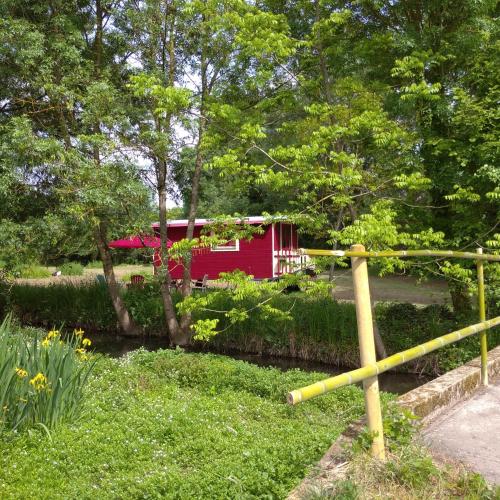 Maison de vacances La Roulotte Du Moulin De Palet Moulin de Palet Baugé