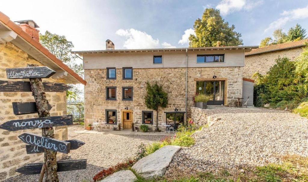 Maison d'hôtes la source d'en haut Chabressat, 63600 Valcivières