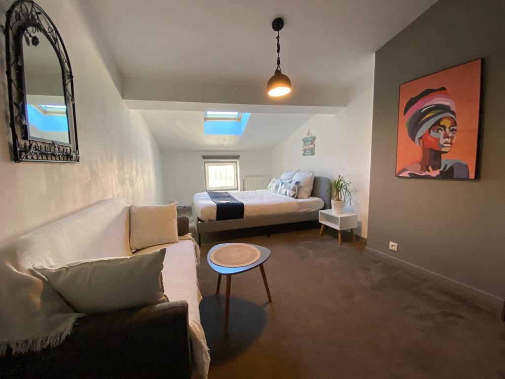 Séjour chez l'habitant La SPACIEUSE- Chambre privée-Cosy-Climatisée 57 Rue de l'Église, 42800 Genilac