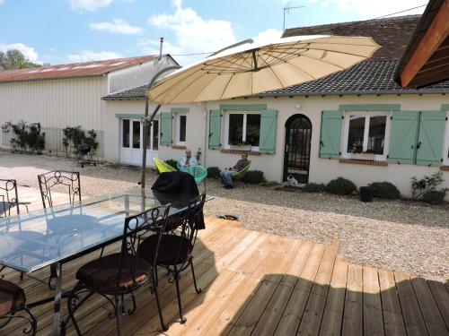 La Sportive Gite 3 chambres, 3 SDB, 3 wc, terrasse, draps et ménage inclus Couffy france