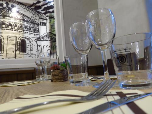 Hôtel La Taverne de l'Escuelle place de l'église Saint-Guilhem-le-Désert