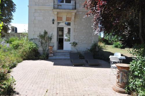 Appartement La Terrasse de L'Orangerie du Château - Art Nouveau - GITE 2 Personnes L'Orangerie 18 Route de la Chaussée Brain-sur-Allonnes