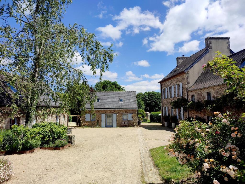 Maison d'hôtes La Tisserande : Maison d'Hôtes Créative & Écologique La Tisserande Aux Fils de L'Eau Cosquer, 29410 Saint-Thégonnec