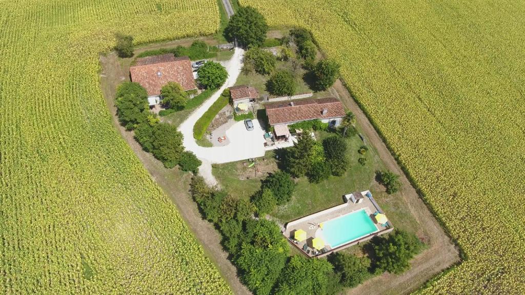 Maison de vacances La Tranquillite, La Serenite Lieu dit Vos, 24320 Nanteuil-Auriac-de-Bourzac