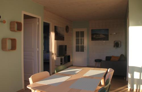 Maison de vacances La Tuillère : maison en bois avec vue et piscine Hameau la Tuillère - 2818 route du Puy Caput Saint-Aulaire