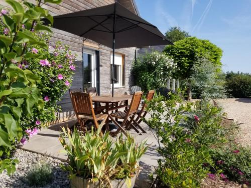 La Tuillère : maison en bois avec vue et piscine Saint-Aulaire france