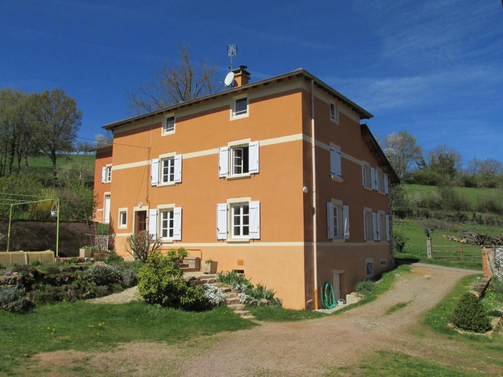 B&B / Chambre d'hôtes La vache sur le toit Denise Cauwe - Chez Parcelly, 42840 Montagny