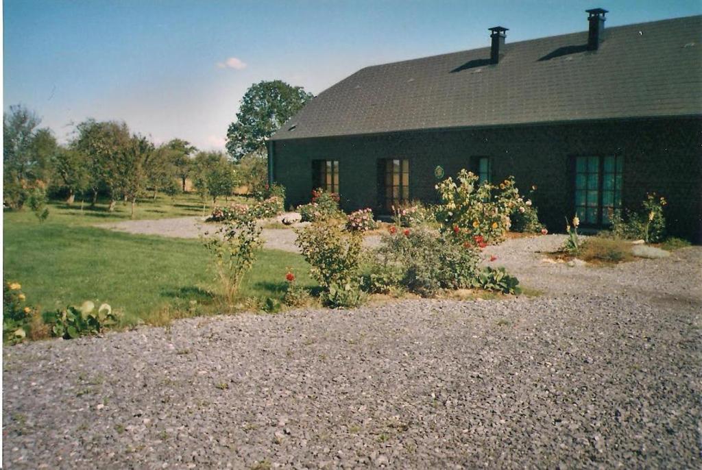 Maison de vacances LA VALLEE MARIAUX Le Carbonnet, 08290 Bossus-lès-Rumigny