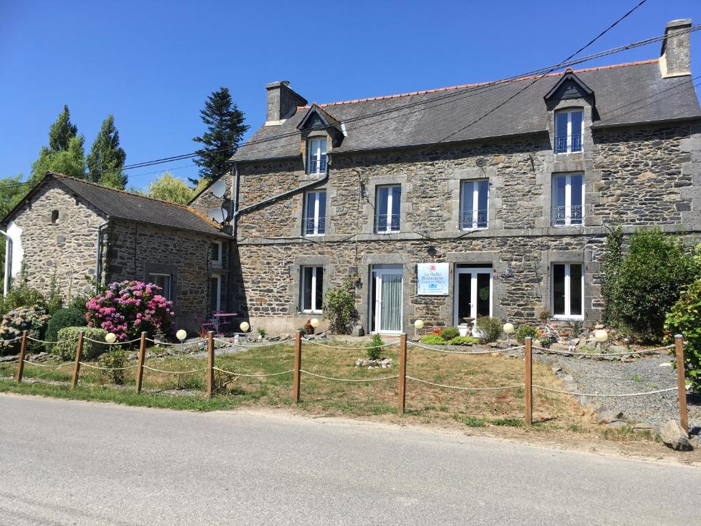 B&B / Chambre d'hôtes La Vieille Boulangerie 6 Rue des Fournils, 22330 Langourla