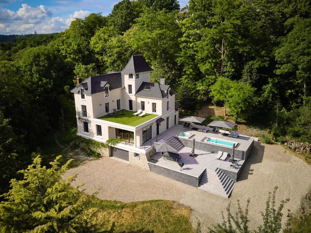 Maison d'hôtes LA VILLA AUBIN belle demeure avec vue sur Paris 18 Rue des Carrières, 95160 Montmorency