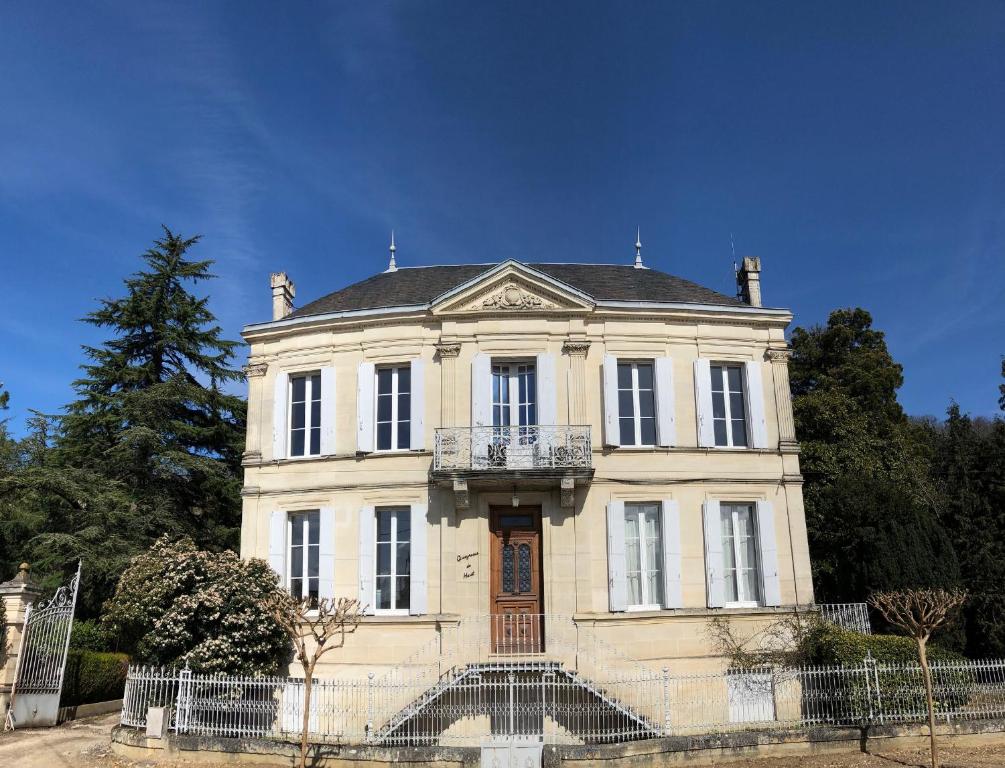 Maison d'hôtes La Villa du Château Belloy 15 Queyreau Est, 33126 Saint-Michel-de-Fronsac