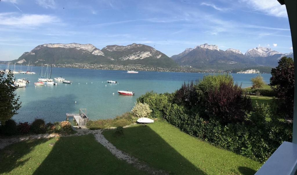 Maison de vacances La Villa Jeannot du port des Choseaux, 243, 74320 Sévrier