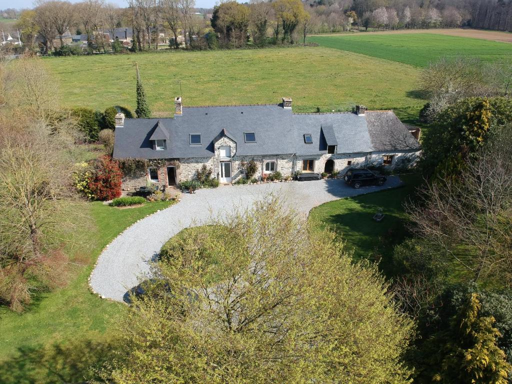 Maisons de vacances La Ville de Mainguy Croix Hellean La Ville de Mainguy, 56120 Josselin