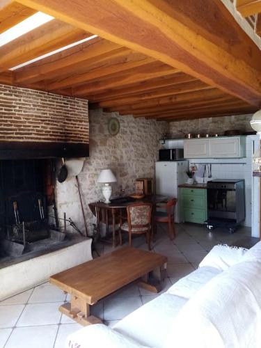 LA Vinee Gîte 8.12 pers, maison familiale Lain france