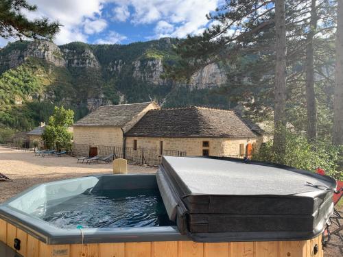 La voûtée 5 épis avec Bain Finlandais privé au Manoir Du Charme Gorges Du Tarn Quézac france