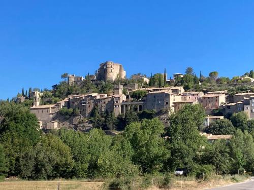 Appartement La Vue est Belle Domaine Château des Gipières, lieu-dit Platrières Montbrun-les-Bains