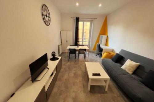 Appartement Label Etape - 2min GARE - WIFI - TeRRaSSe 16 Rue Léon Gozlan Marseille