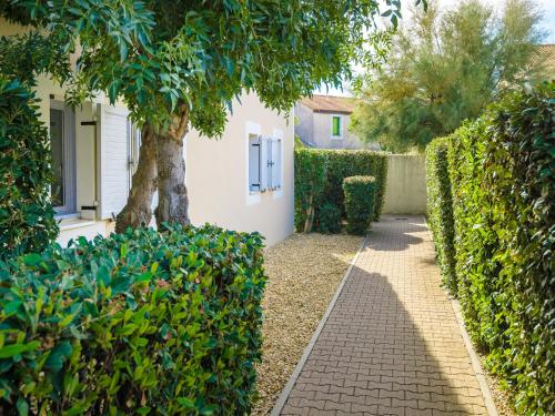 Appart'hôtel Lagrange Vacances Le Scarlett et Les Soleillades 334 Avenue Des Jockeys Palavas-les-Flots