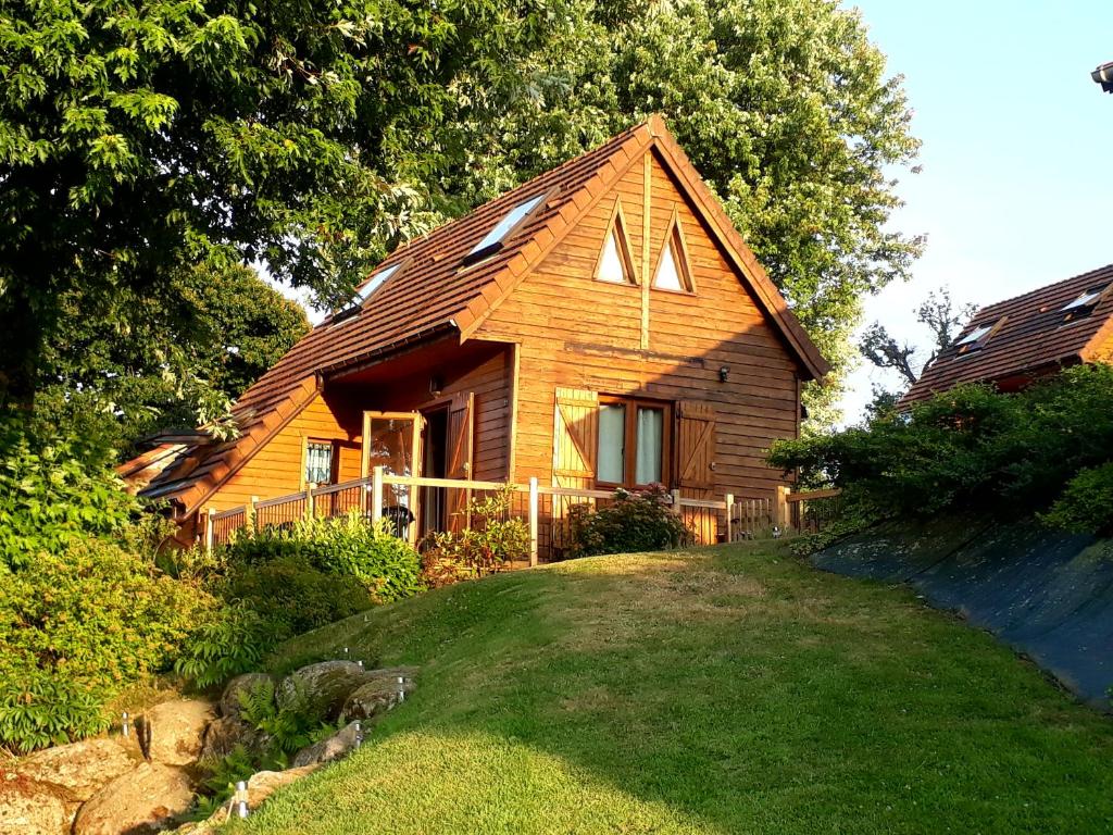 Lodge Lake Dathee Lodge 59 Green Park, la Butte Aux Cerfs St-Germain-de-Tallevende, 14500 Vire