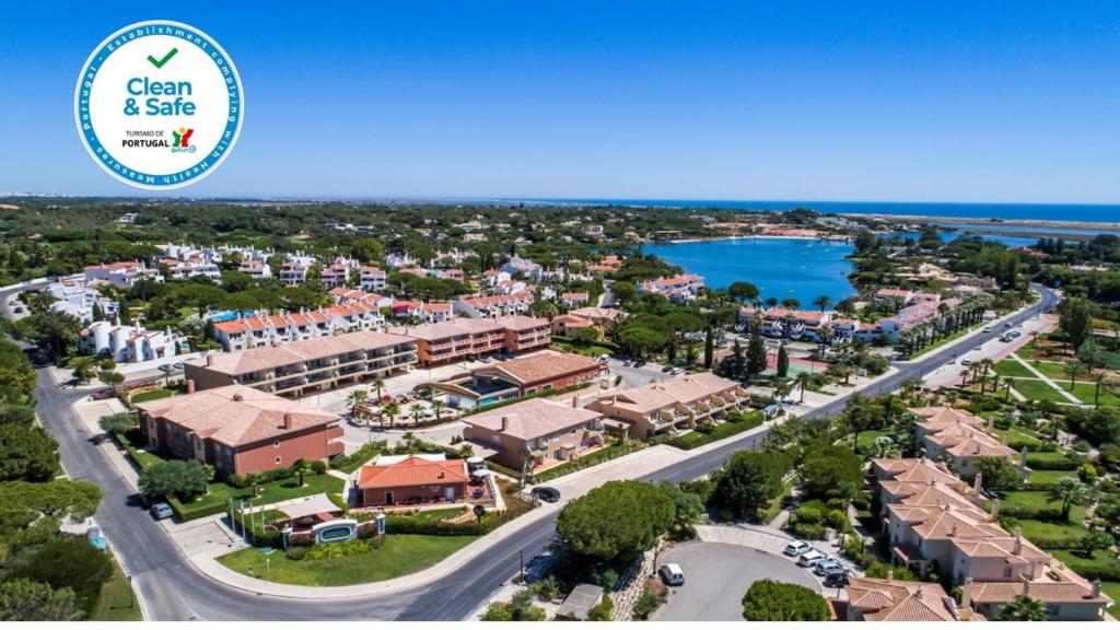 Village vacances Lakeside Country Club - Apartamentos Turísticos Avenida Ayrton Senna da Silva, Quinta do Lago, Almancil, 8135-106 Quinta do Lago