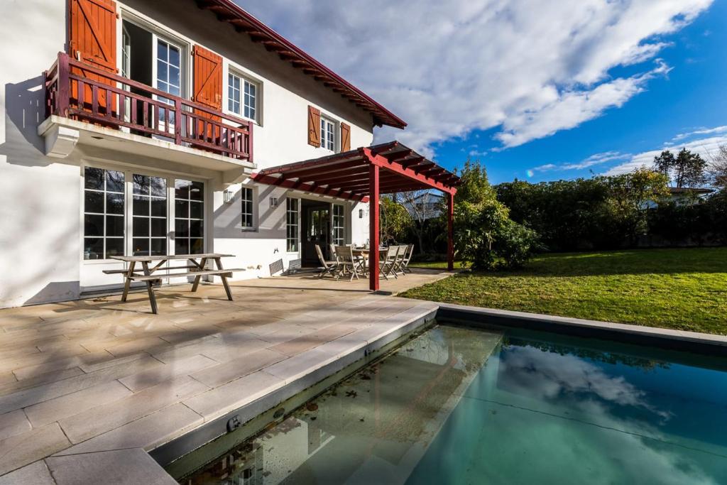 Villa LAKEVIEW KEYWEEK Villa with Pool Garden and Terrace in Biarritz 48 Avenue du Lac Marion, 64200 Biarritz