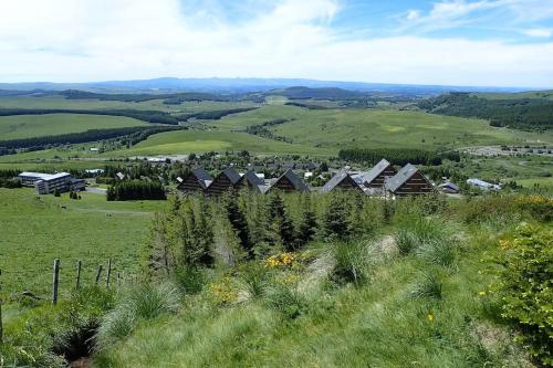 Appartement Lama-Gîte-des-Puys T3 Lamado vue époustouflante sud avec grande terrasse 676C 9 Route du Chambourguet Super-Besse