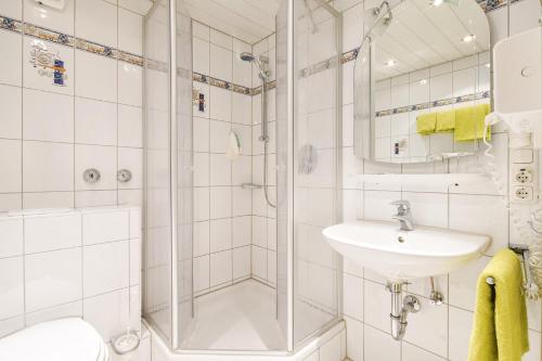 Hôtel Land-gut-Hotel Landgasthof Zum Schildhauer Chiemseestraße 3 Halfing