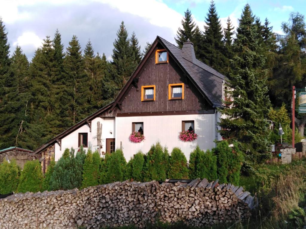 Maison d'hôtes Landgasthof und Pension Erzgebirgsstübel Oberwiesenthaler Strasse 20, 08359 Tellerhäuser