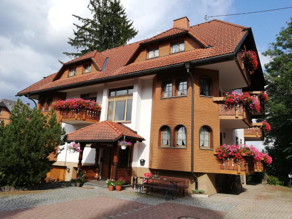 Hôtel Landgasthöfe Rössle & Co Hauptstraße 14a Friedenweiler-Rötenbach, 79877 Friedenweiler-Rotenbach