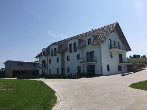 Appartements Landhaus Ferienwohnungen mit Pool und Wellness Stadlhof 2 Neukirchen-Balbini