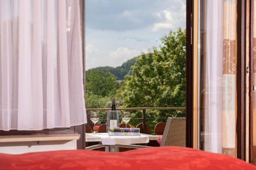 Maison d'hôtes Landhaus Heimisch Bed & Breakfast Gartenfeldstraße 15 Geisfeld