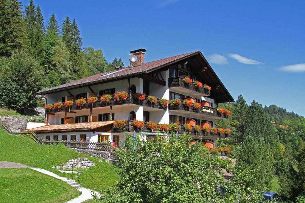 Hôtel Landhaus Sonnenbichl Mittenwald Klausnerweg 32, 82481 Mittenwald