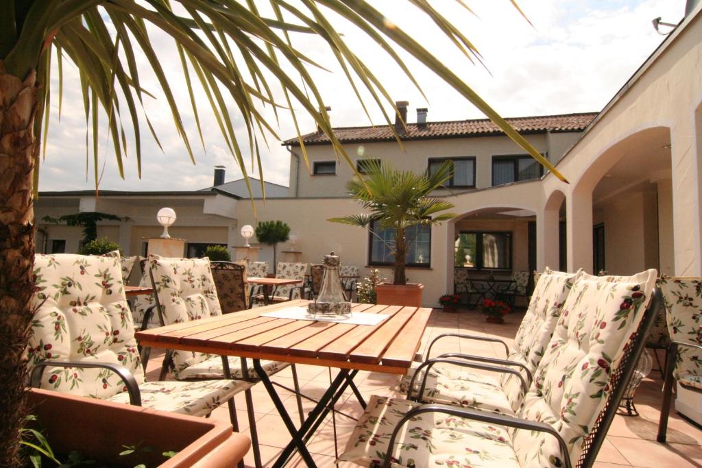 Hôtel Landhotel Bergischer Hof GmbH Marialinden Pilgerstrasse 64, 51491 Overath
