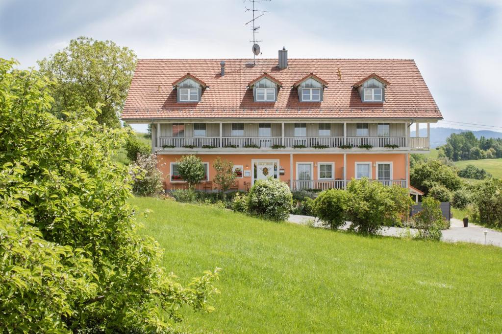 Maison d'hôtes Landhotel Eibl Goggersreut 16, 94133 Röhrnbach