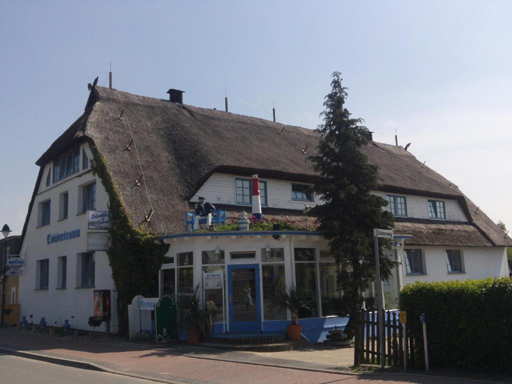 Hôtel Landhotel Ostseetraum & Fewo Stolteraer Weg 34a, 18119 Warnemünde