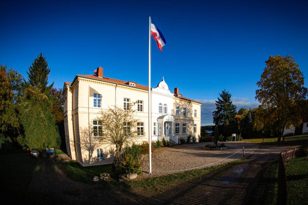 Hôtel Landhotel Schloss Daschow Schloßstraße 5 Schloß Daschow, 19386 Daschow