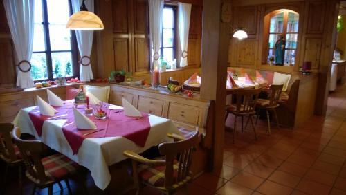 Hôtel Landhotel Vierjahreszeiten Bambergerstrasse 18 Bad Königshofen im Grabfeld