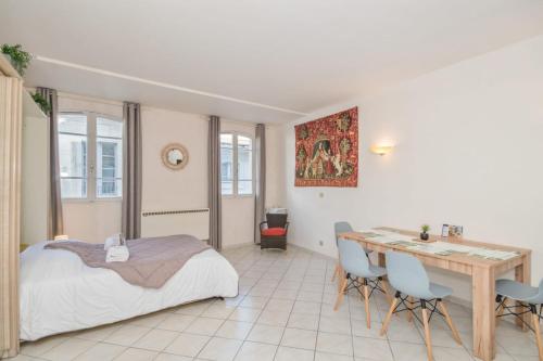 Large and bright studio with AC at the heart of Avignon - Welkeys Avignon france